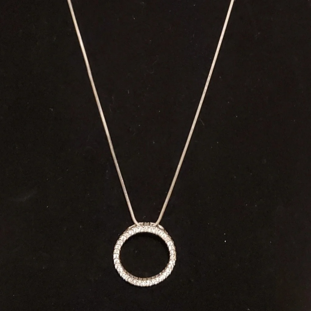 *N 📿 Rhinestone Circle Pendant Necklace